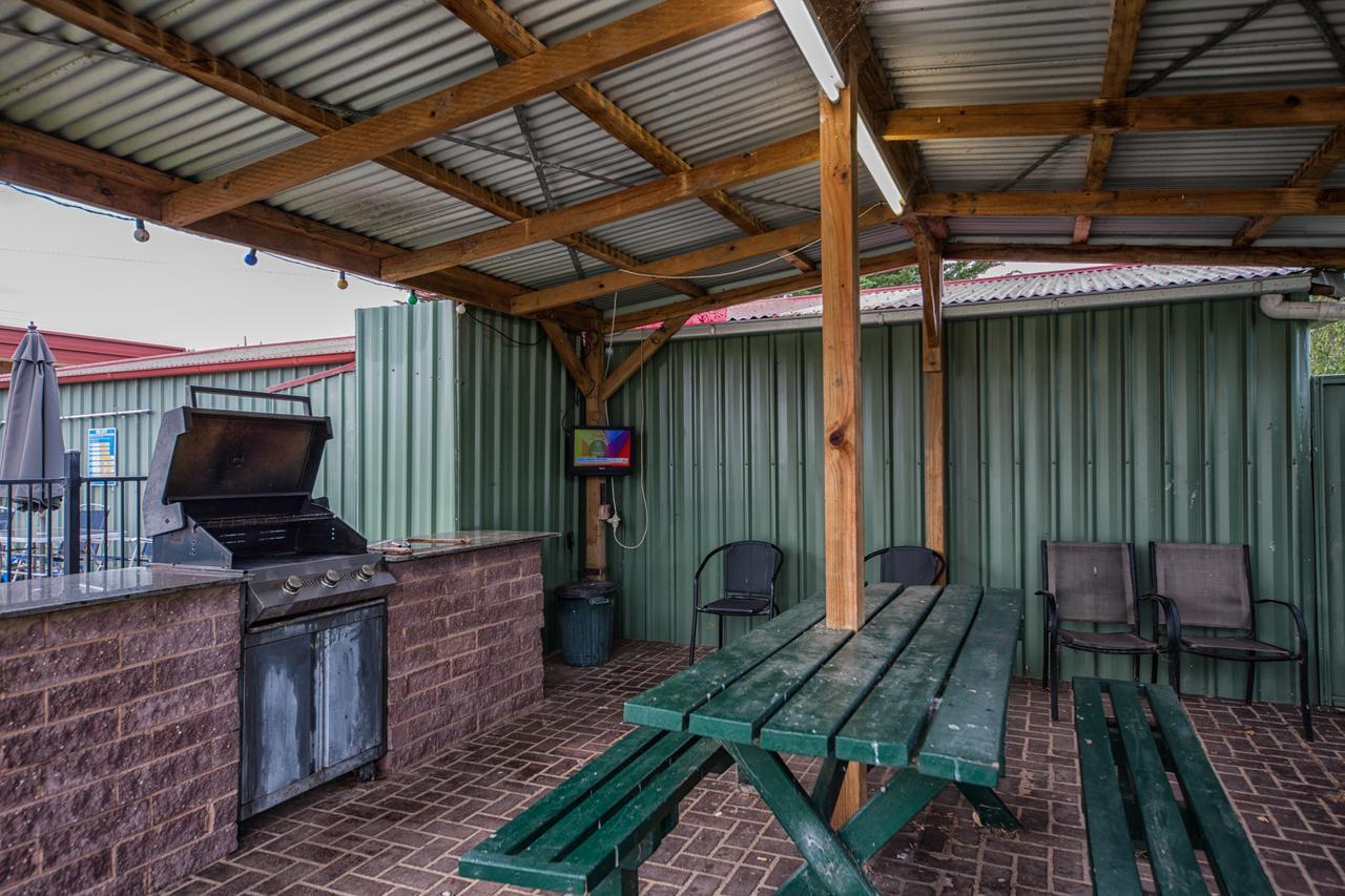 Heywood Motor Inn Екстериор снимка
